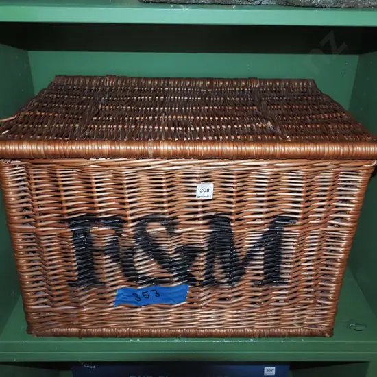 cane picnic basket H385