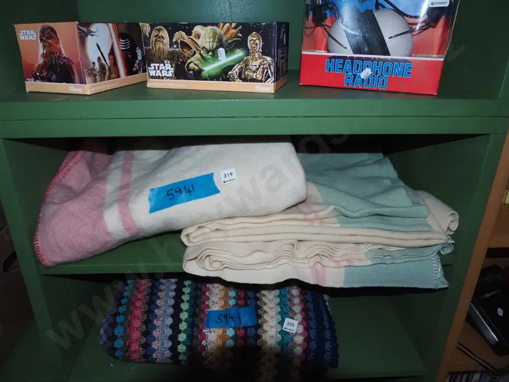 2x woollen blankets Image 1++