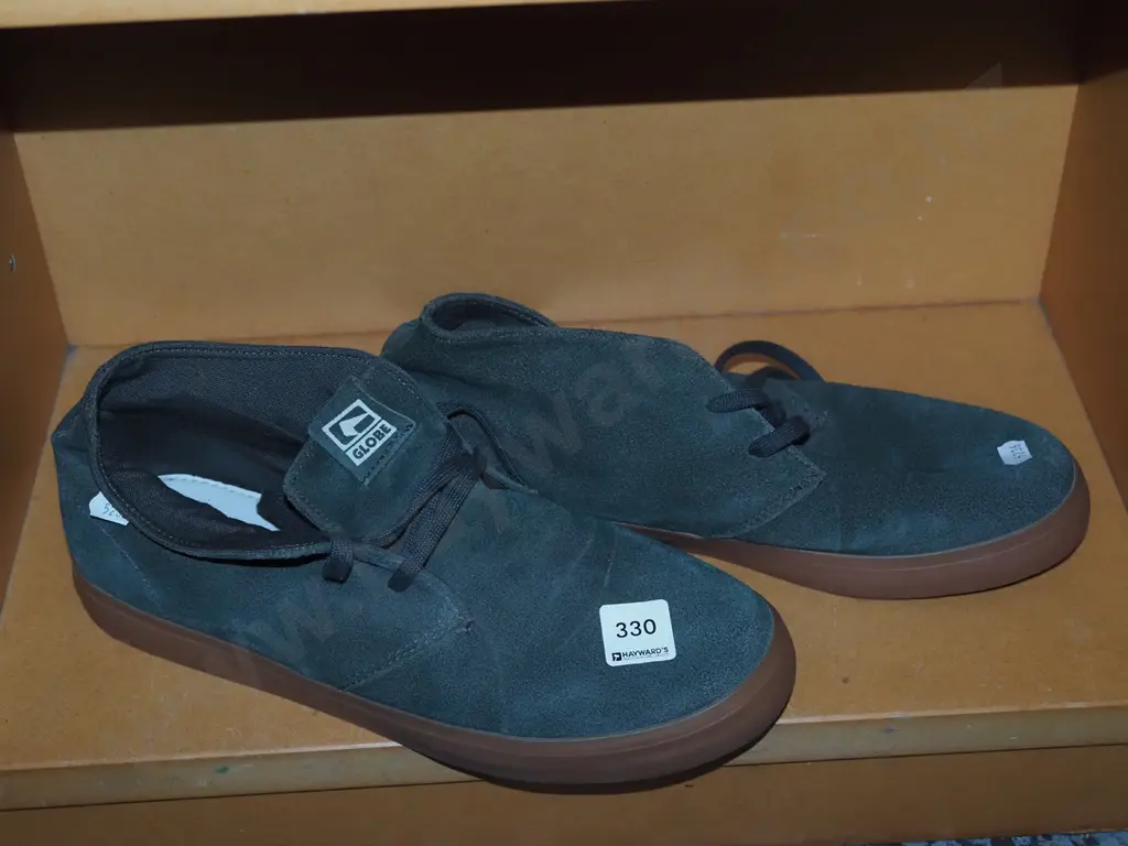 pair of gents size US sneaker Image 1++