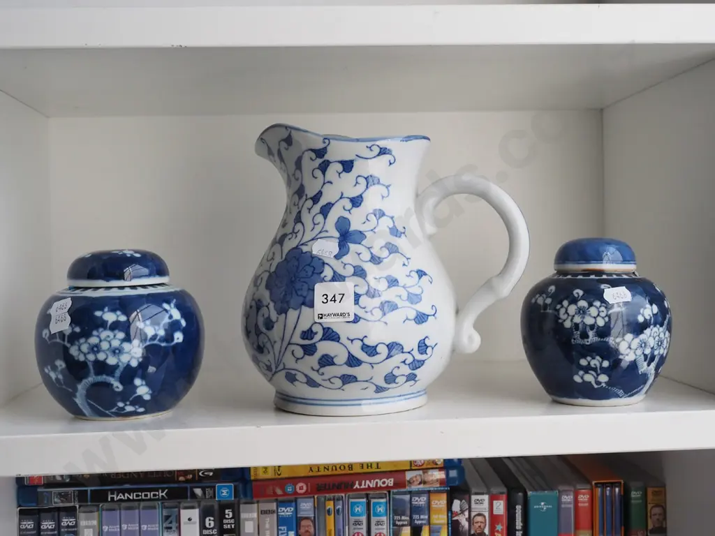 2x blue and white lidded ginger jars, blue and white jug H190 Image 1++