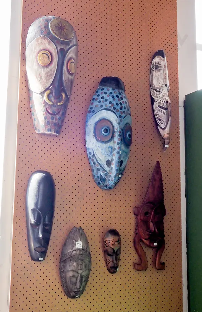 7x assorted wooden wall mounted masks Image 1++