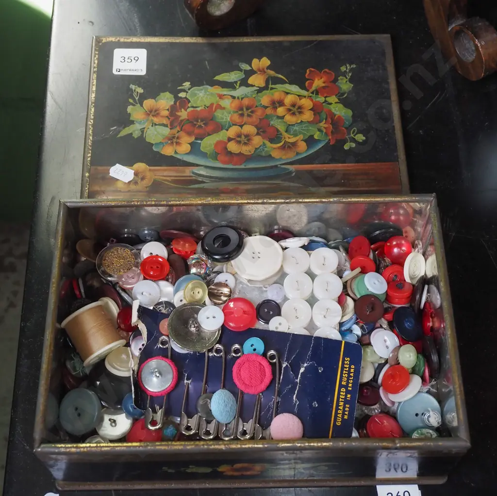 vintage tin of buttons etc Image 1++