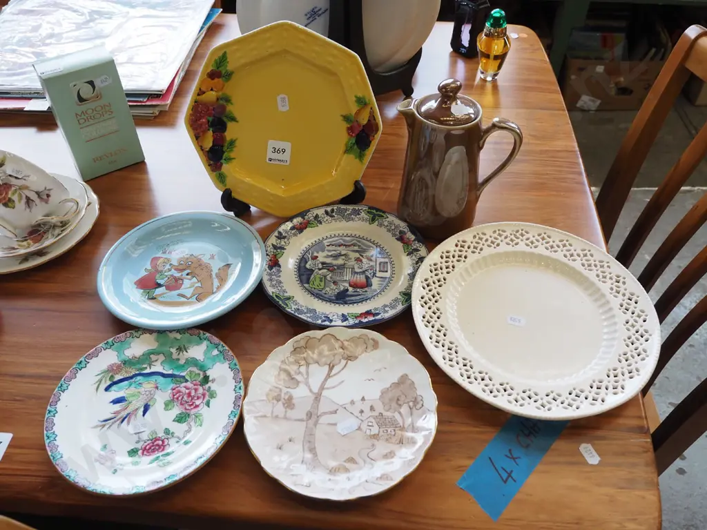 small lustre coffee pot and plates Image 1++