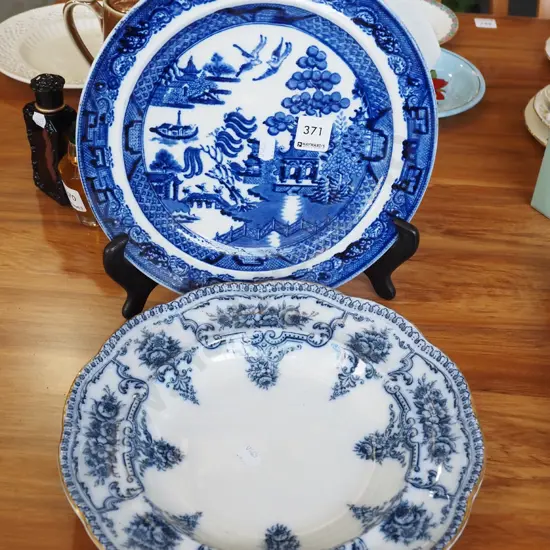 Wedgwood willow pattern plate, blue and white gold rimmed bowl