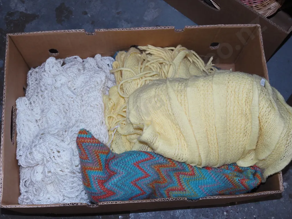 box; shawl and blankets Image 1++