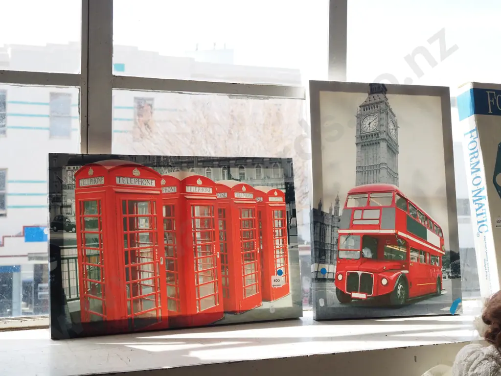 2x photo prints on boxed canvas - London scenes - blue dots Image 1++