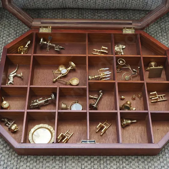 wall mounted display shelves with miniatures