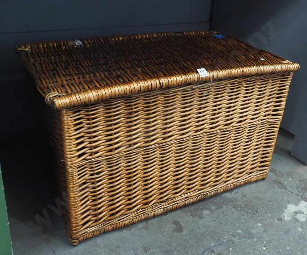 large lidded cane laundry hamper H460 W760 W460 Image 1++