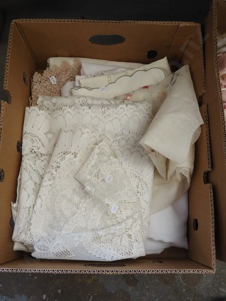 box; table linen Image 1++