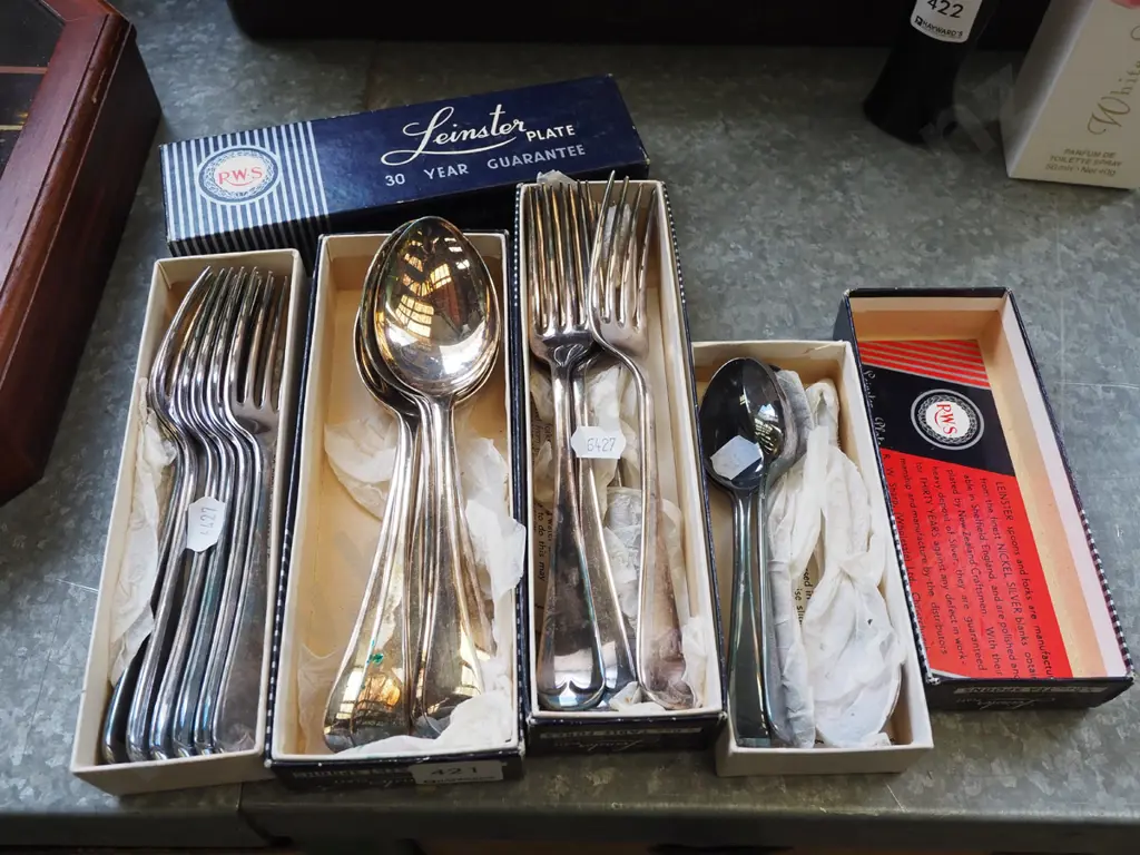 4x sets cased cutlery Image 1++