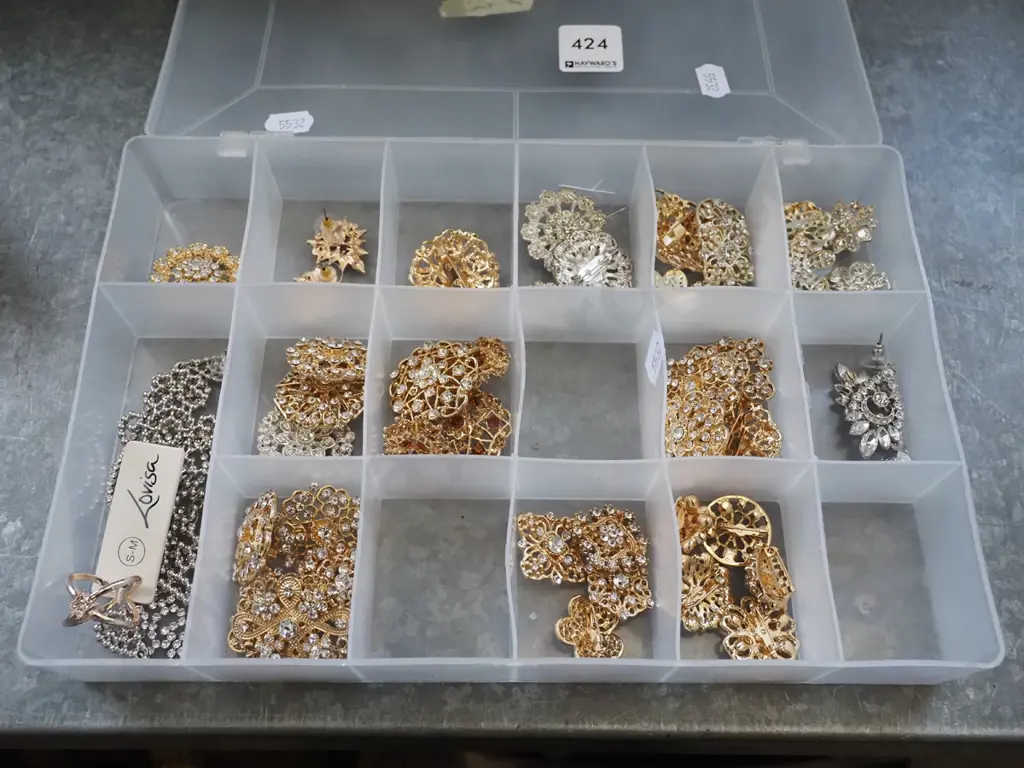 plastic organiser and costume jewellery Image 1++