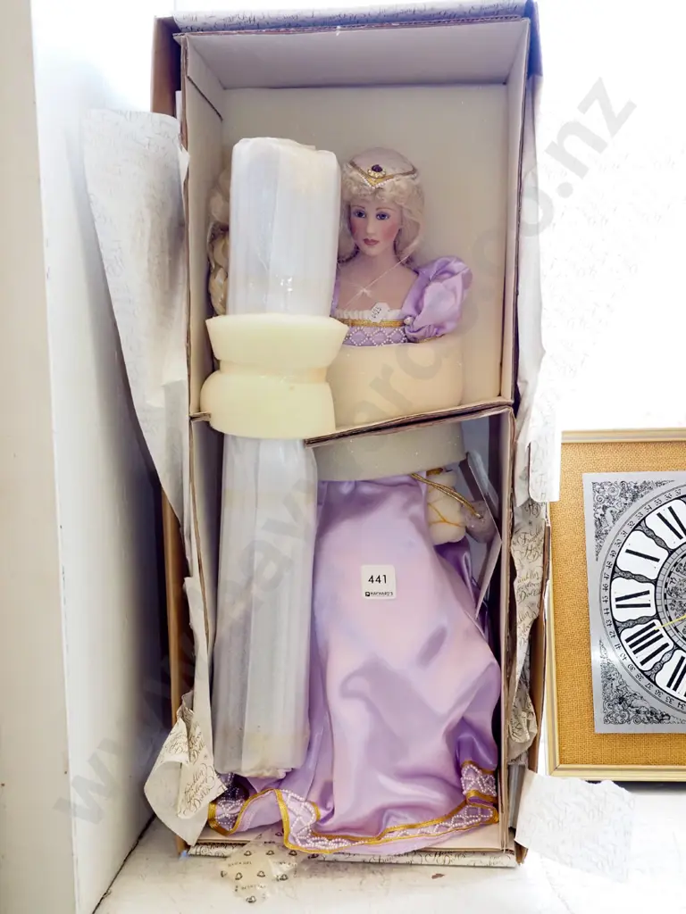 Franklin Mint boxed porcelain display doll Image 1++
