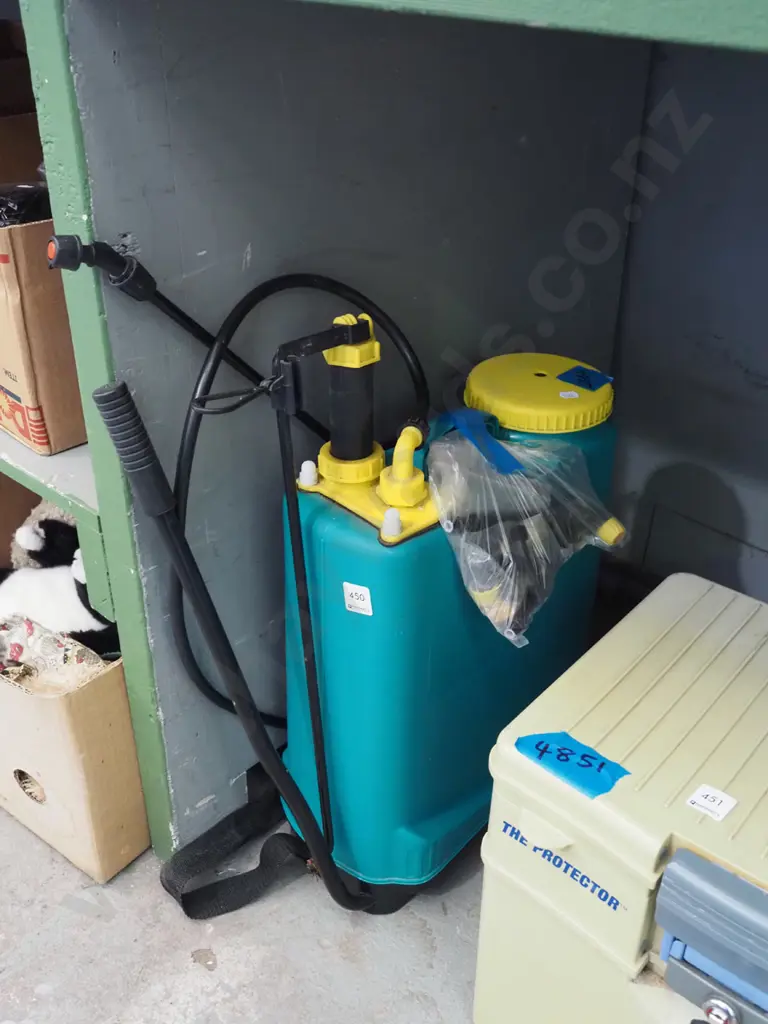 garden backpack sprayer Image 1++