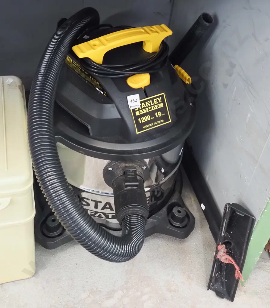 Stanley Fatmat wet and dry vacuum cleaner Image 1++