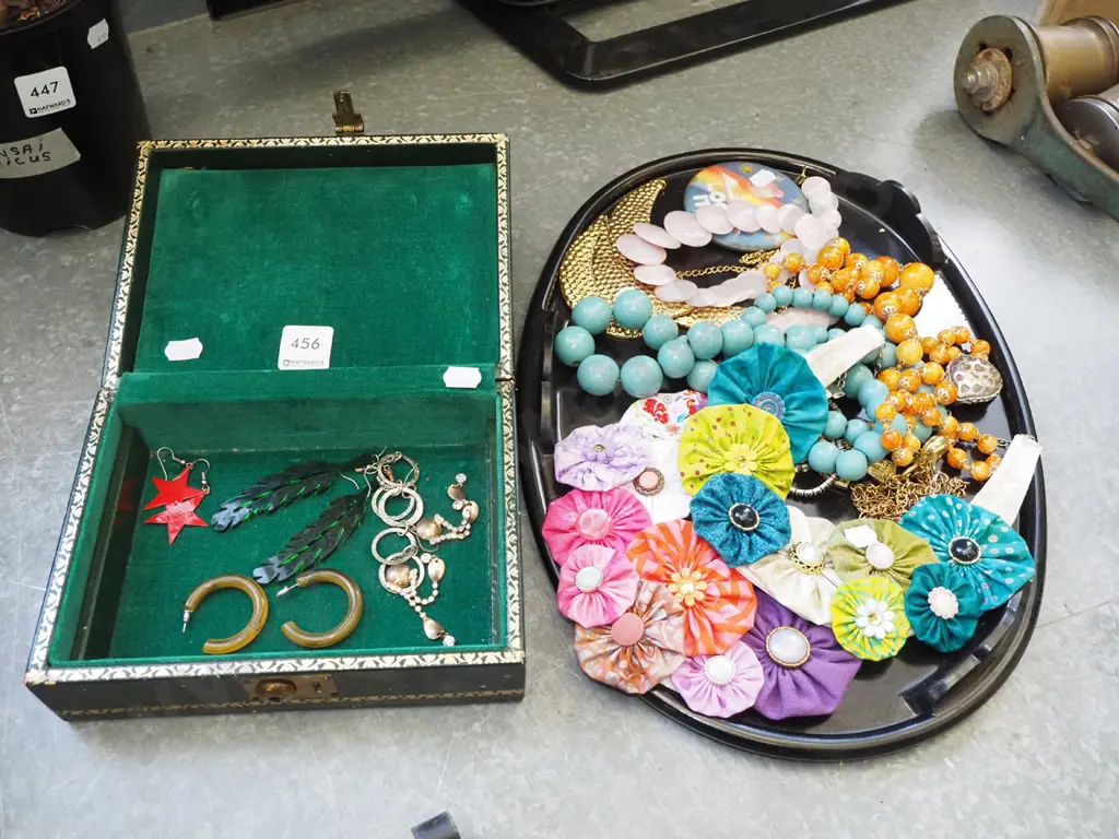 jewellery box, tray and contents Image 1++