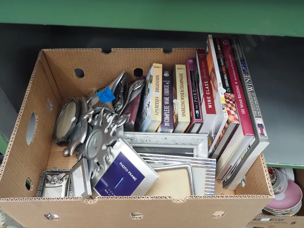 box; wine, books, photo frames Image 1++