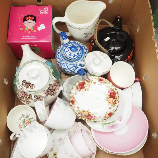 box; tea pots, jug, saucers etc