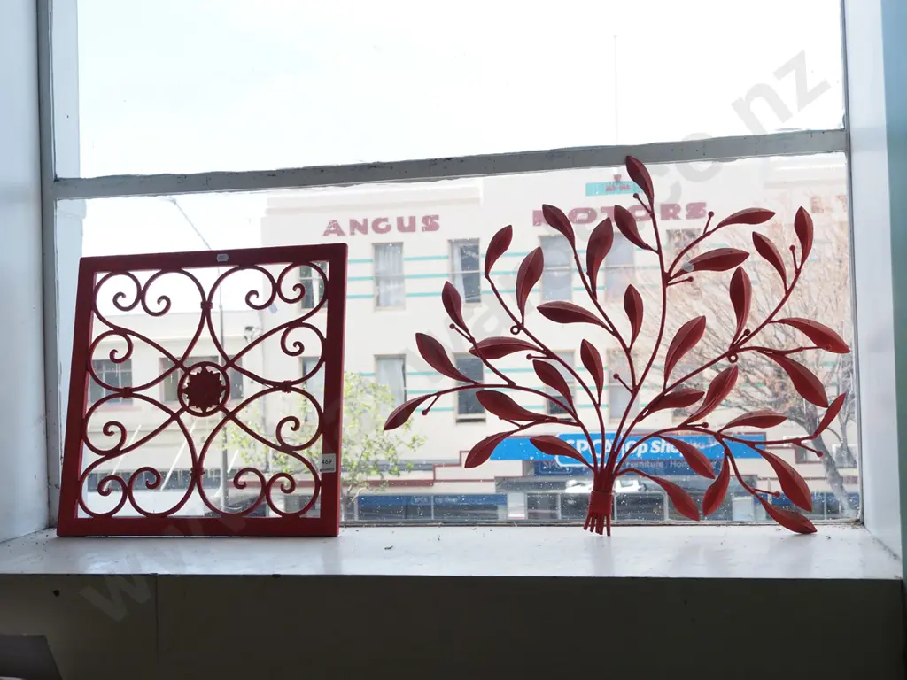 wrought metal red painted wall art H500 Image 1++