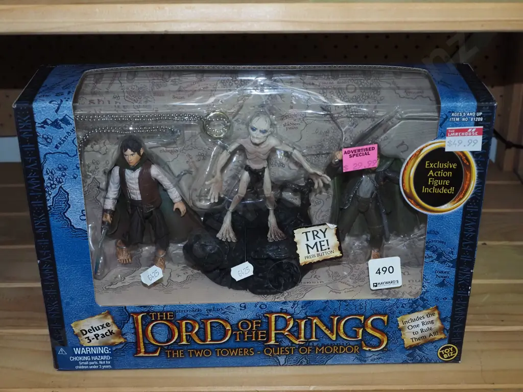 Lord of the Rings Two Towers figurines - damage to box Image 1++