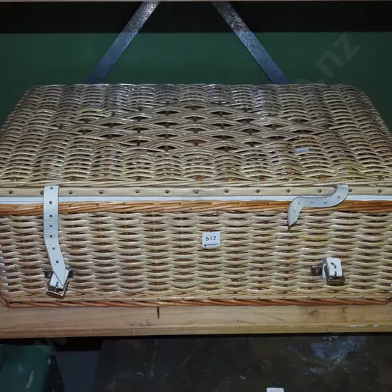 picnic hamper