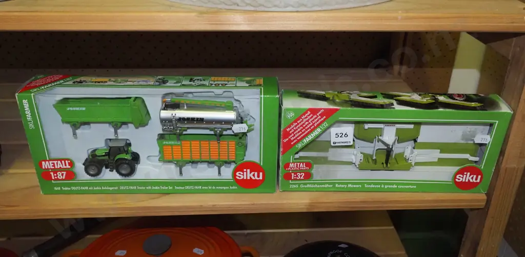 box; diecast scale model of agricultural vehicles Image 1++