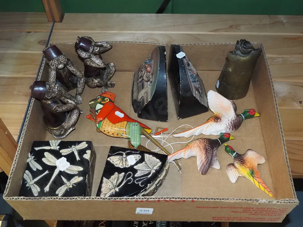 box; monkey figurines, cow bell etc Image 1++