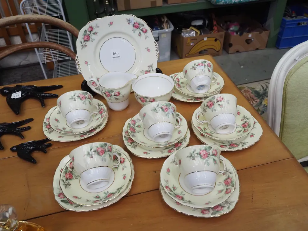 Colclough pink rose 21 piece teaset Image 1++