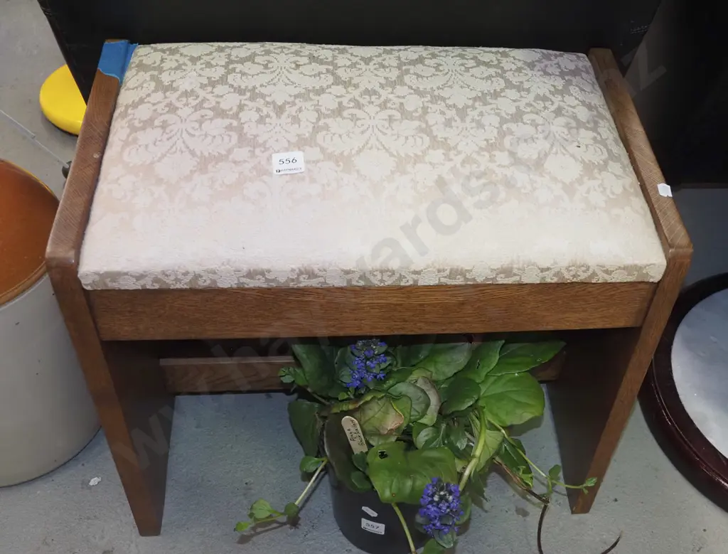 piano stool Image 1++