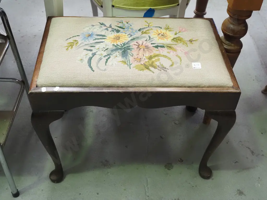 tapestry top piano stool Image 1++
