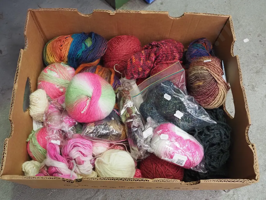 box of knitting yarn Image 1++