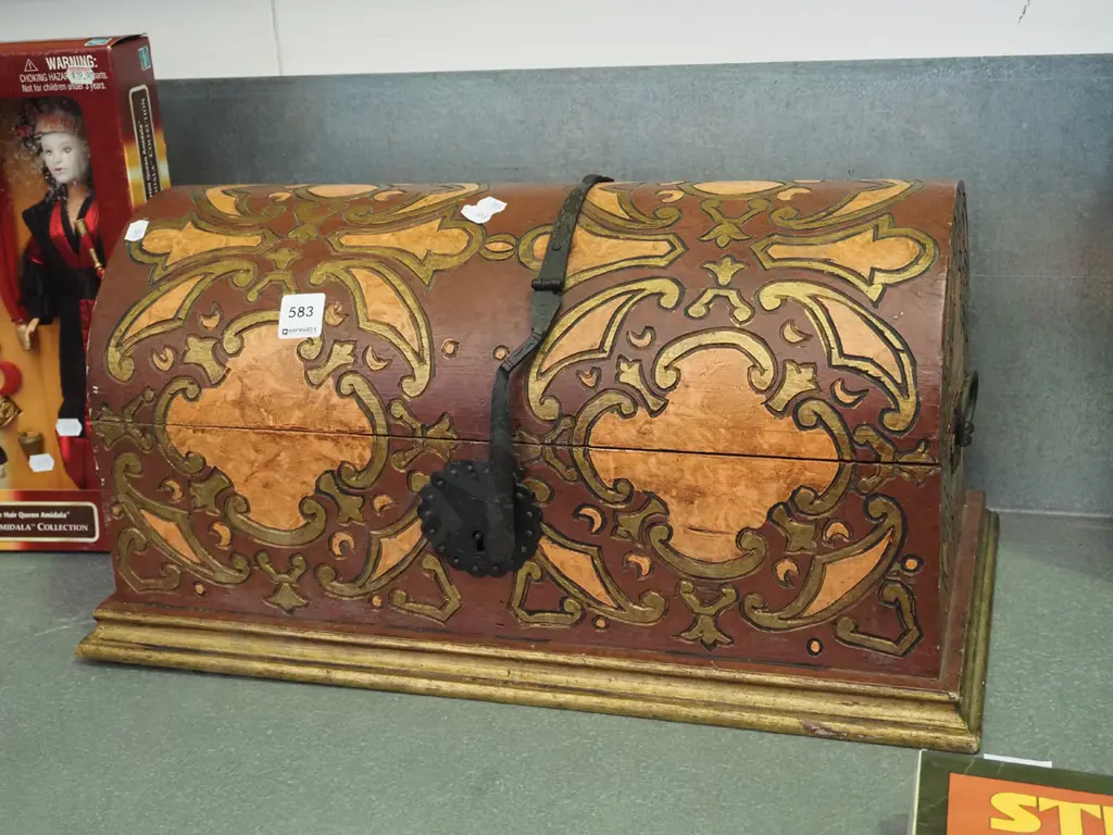 carved wooden barrel top storage chest H250 Image 1++