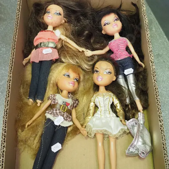 box of 4 Bratz dolls
