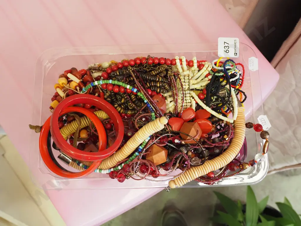 tray of costume jewellery Image 1++