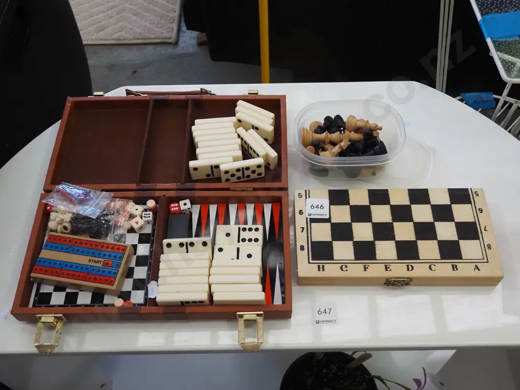 chess set, games compendium Image 1++
