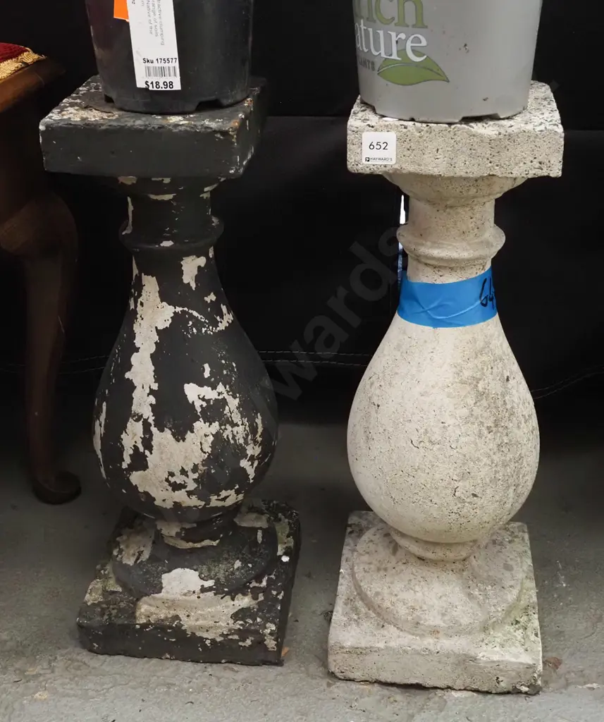 2x concrete jardiniere stands H525 Image 1++