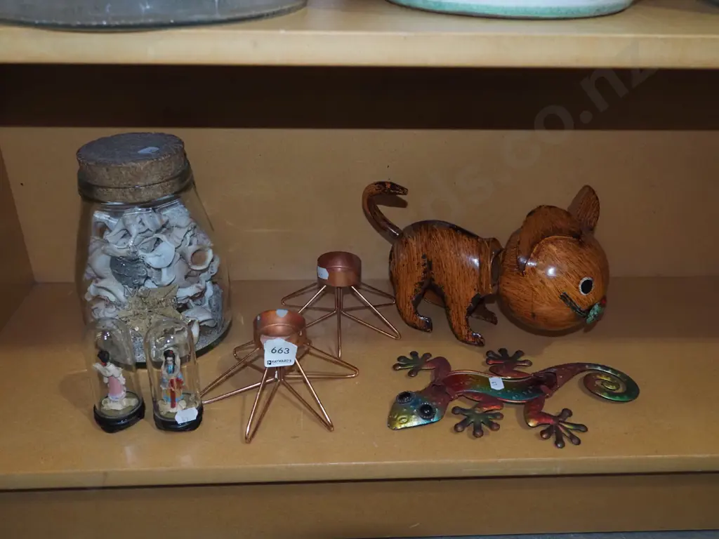 shelf; tin figurines H85, candlesticks etc Image 1++