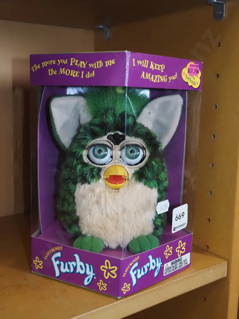 box; elelctronic Furby - slight damage to box Image 1++