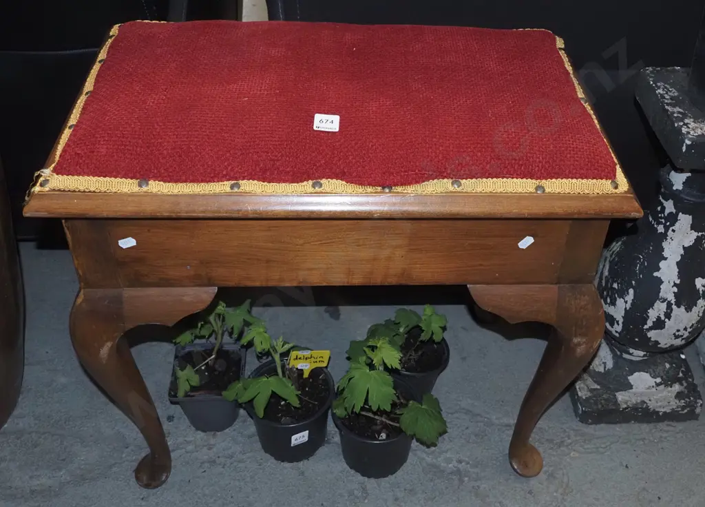 cab leg piano stool Image 1++