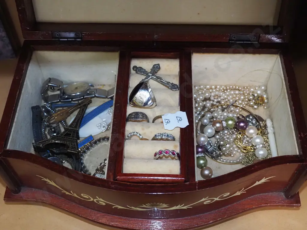 jewellery box and contents Image 1++