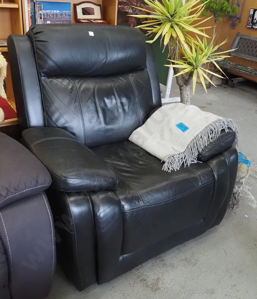 black leather reclining armchair Image 1++