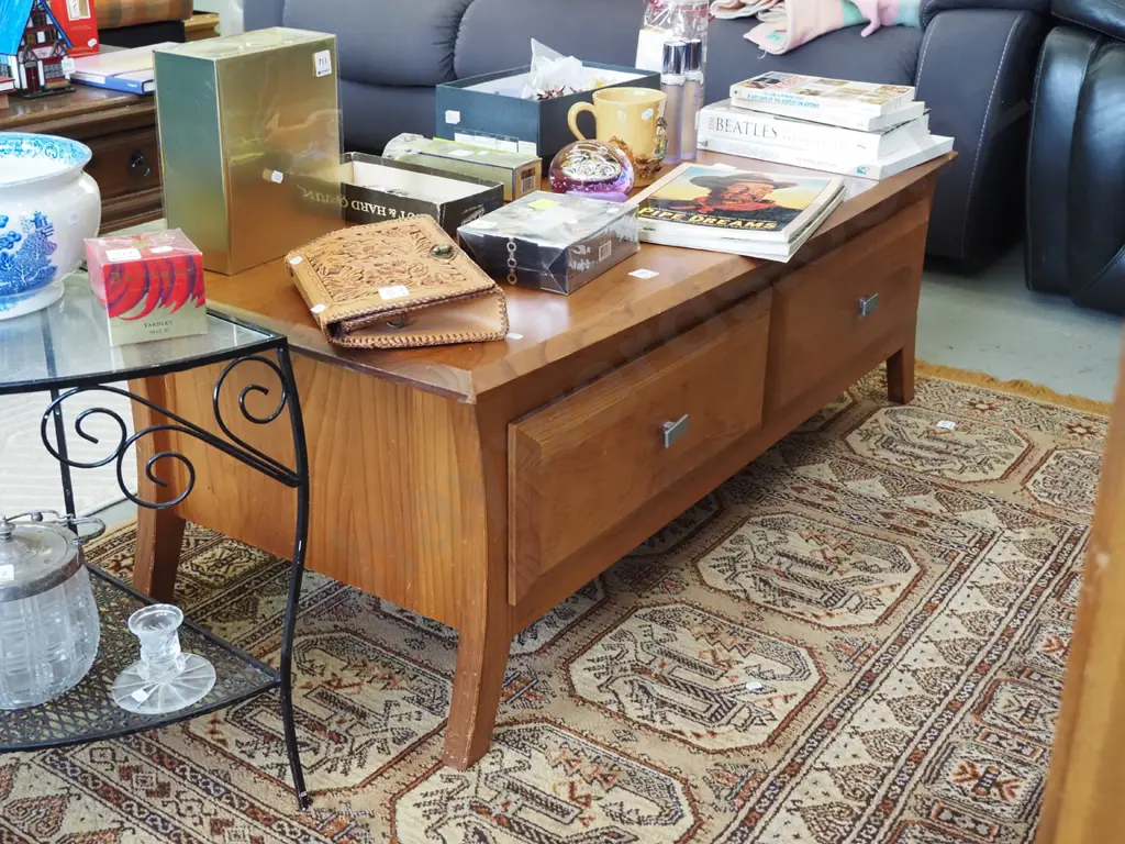 solid pine coffee table with 2 drawers H420 W1225 D590 Image 1++