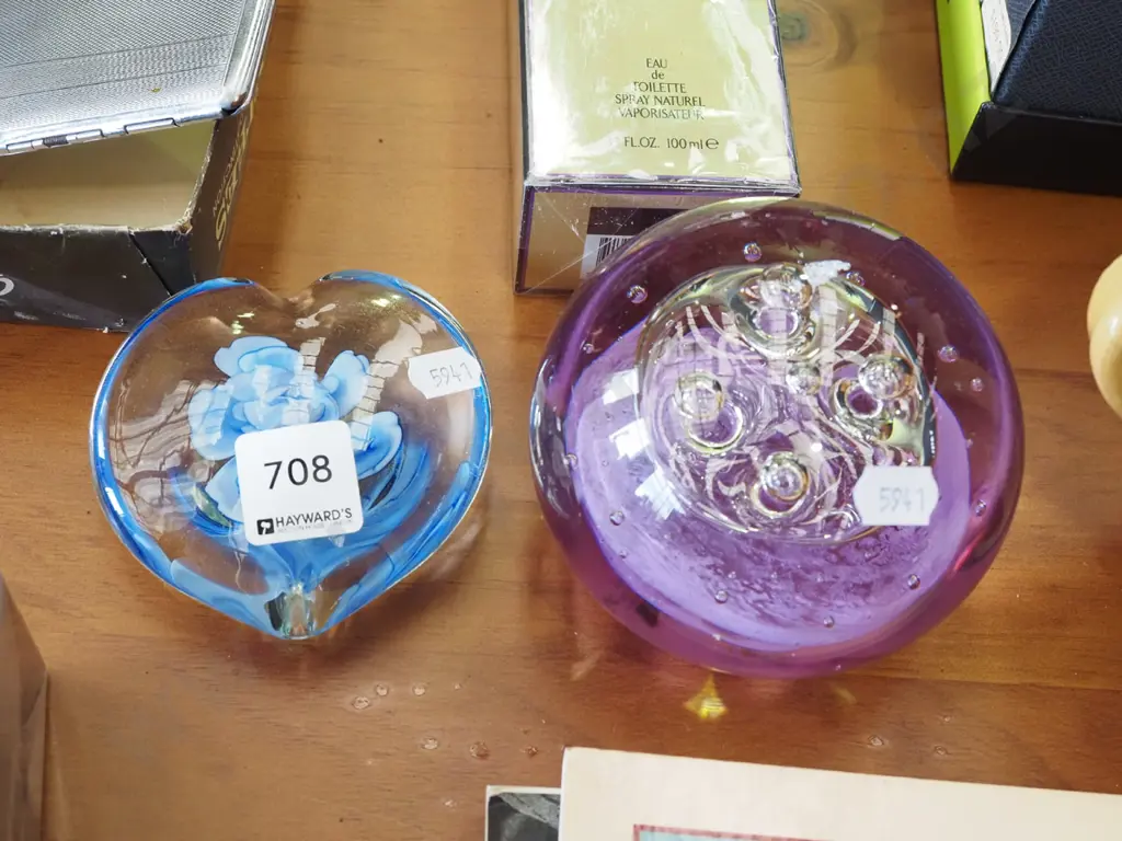 2x art glass paperweights Image 1++