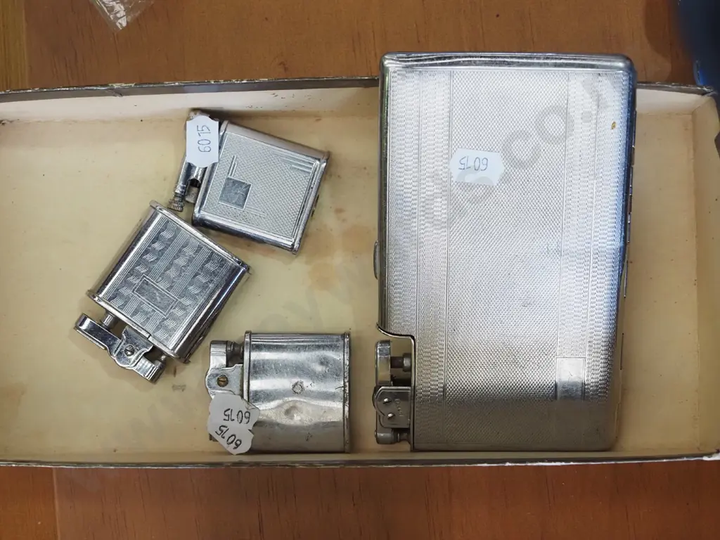 box of cigarette lighters Image 1++