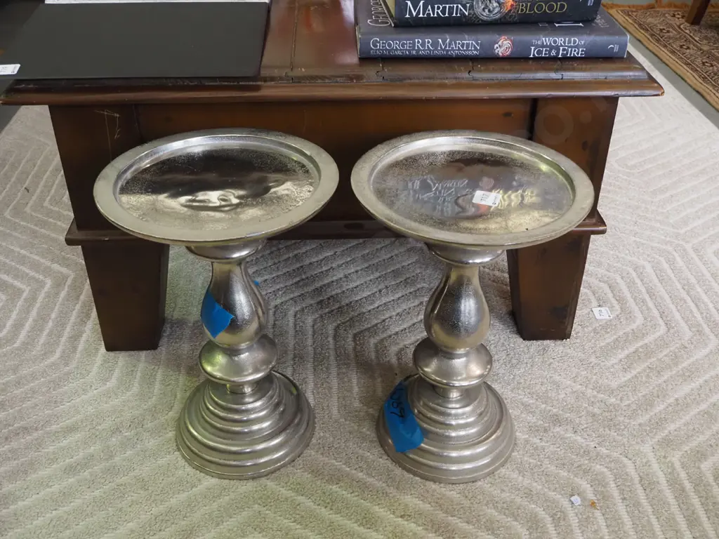 2x alloy jardiniere stands H355 Image 1++