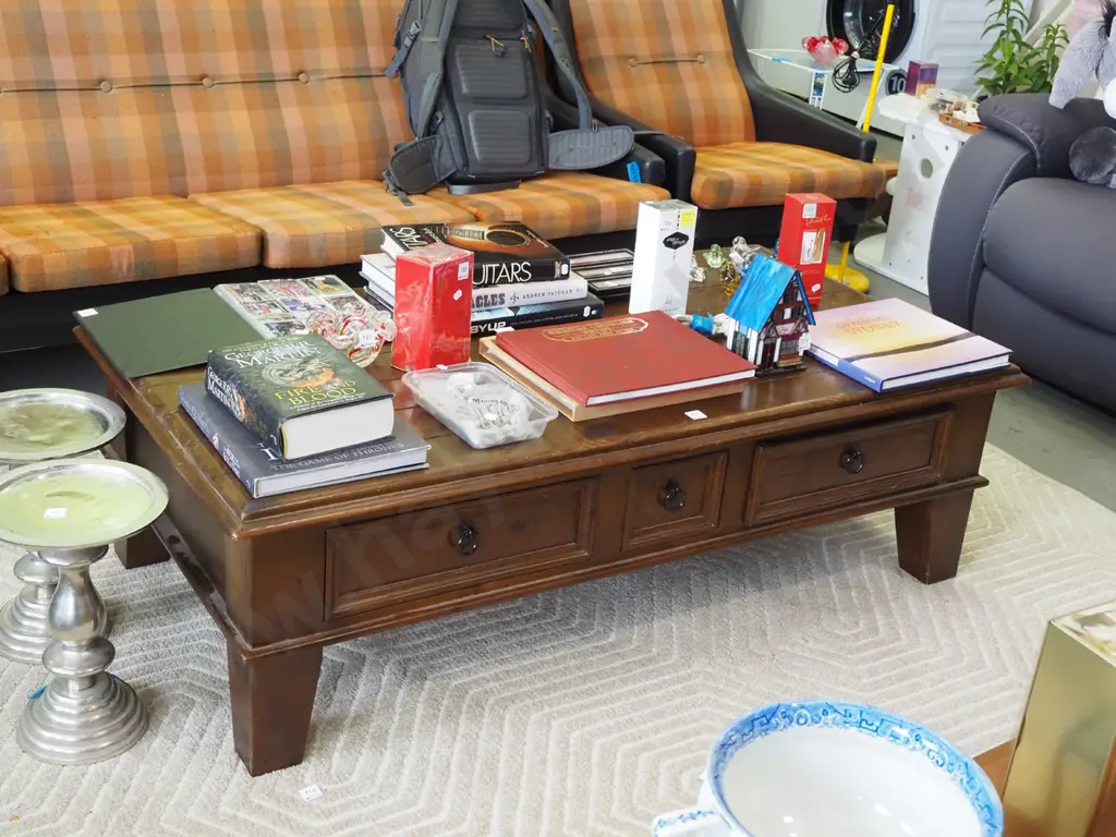 heavy pine coffee table with 3 drawers H530 W1410 D735 Image 1++