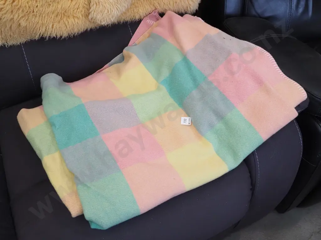 checked woollen blanket Image 1++