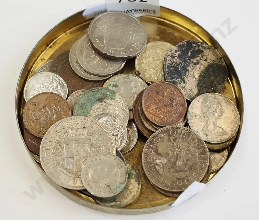 small tray of coins Image 1++