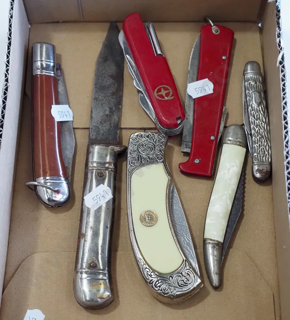 box; pocket knives Image 1++