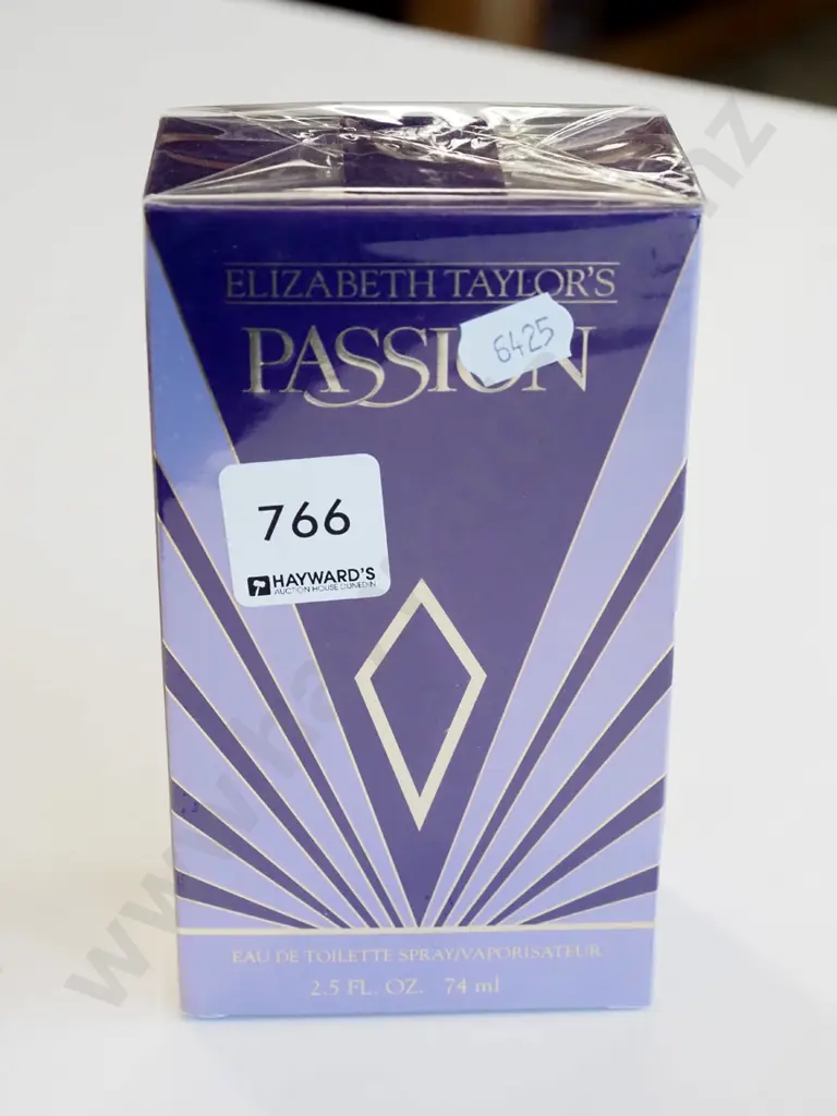 boxed Elizabeth Taylor eau de toilette 74ml Image 1++