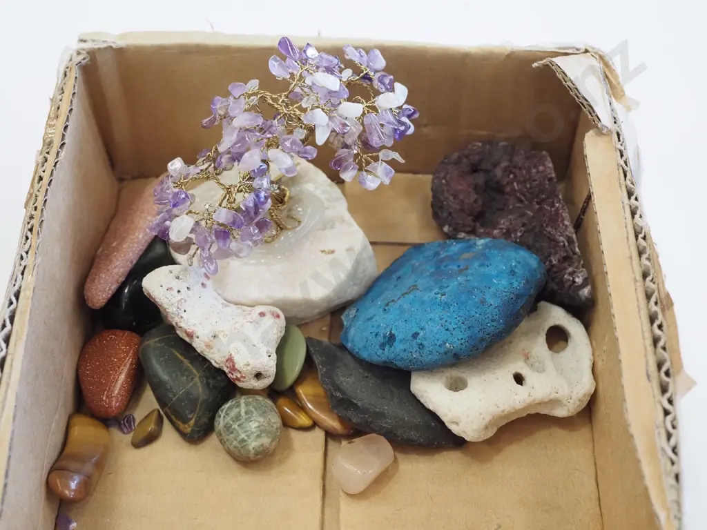 box; stones, amethyst tree figurine Image 1++